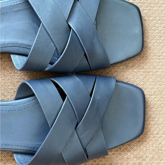 Pre-owned authentic Hobbs London navy blue slides - Picture 3 of 11